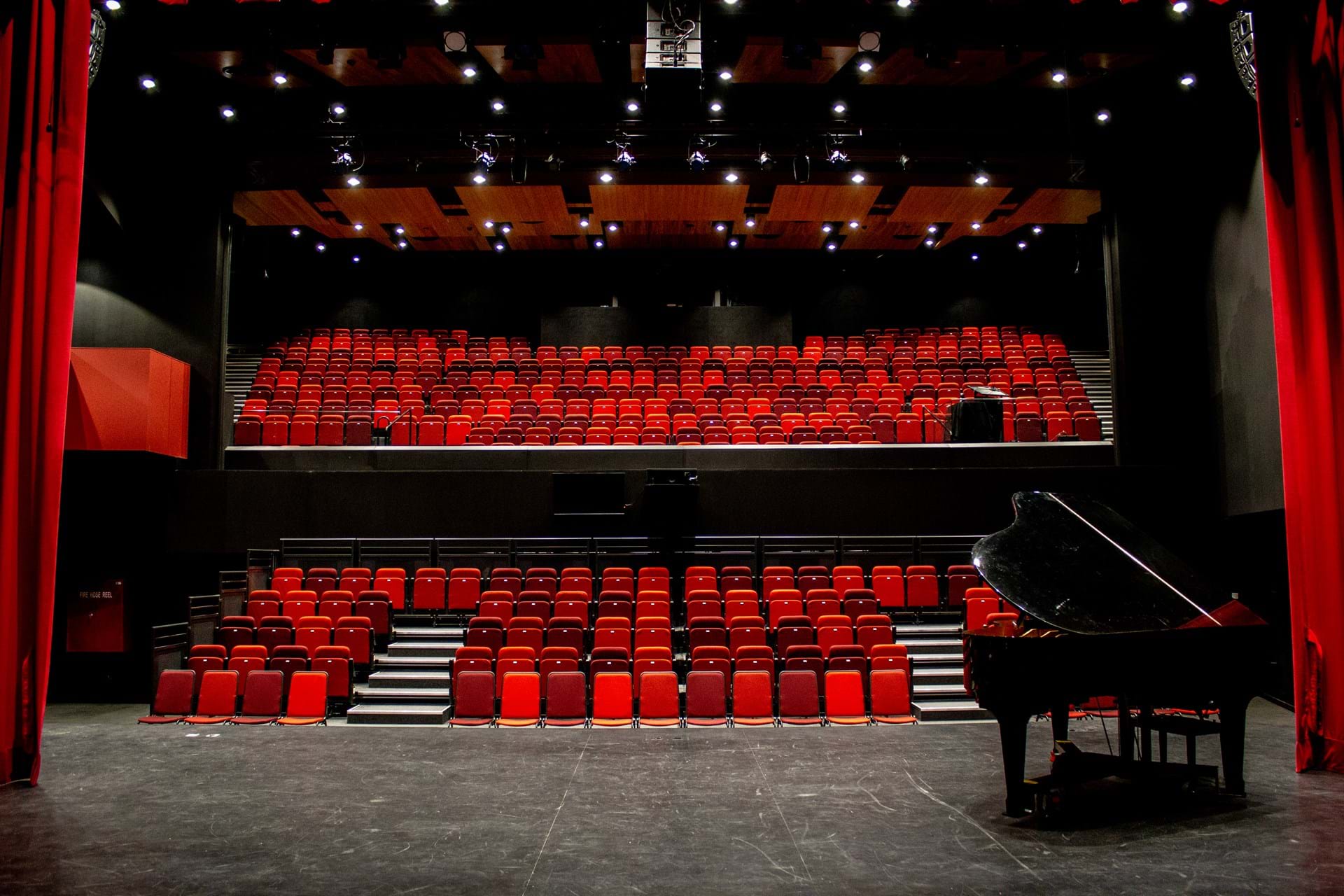 Profurn's retractable public seating at Viewbank College